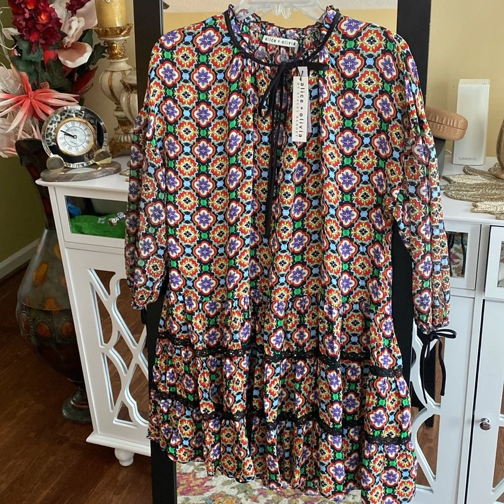 New ALICE + OLIVIA stunning dress